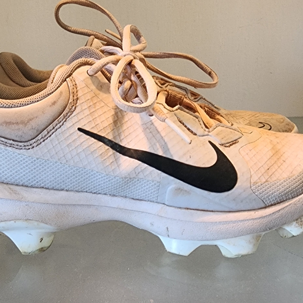 Nike White and Black Athletic Shoes with Streamlined Design